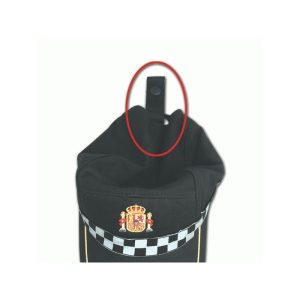 Porta gorra de nylon en color negro.