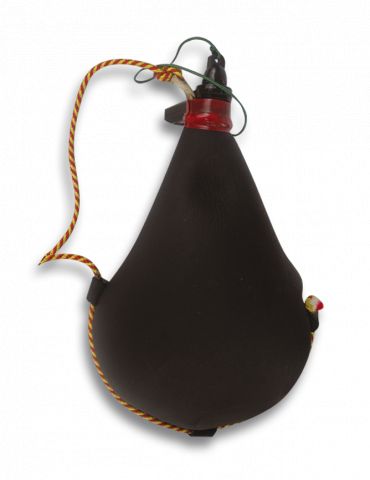 Bota PEZ. Color: NEGRA. Capacidad: 1,5 L