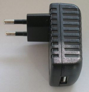 Cargador Usb Y Toma De Corriente 220 V Para Linternas