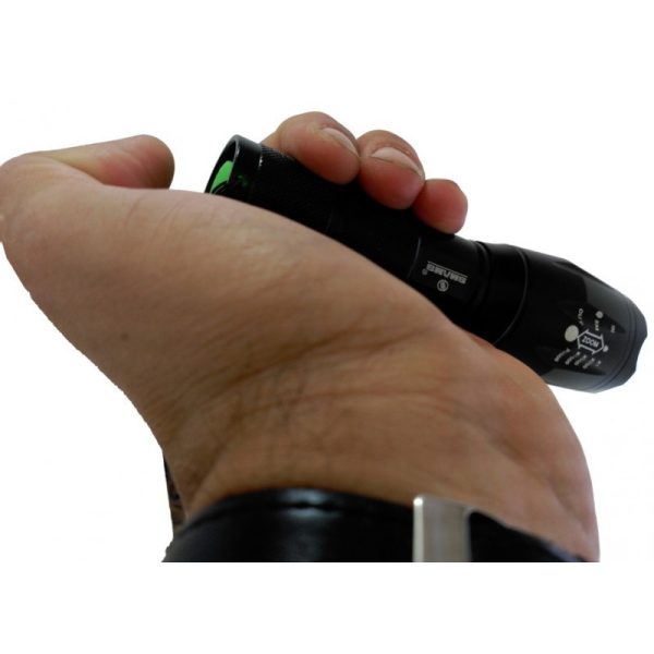 LINTERNA POLICÍA TÁCTICA RECARGABLE CON BATERÍA Y CARGADOR INCLUIDO