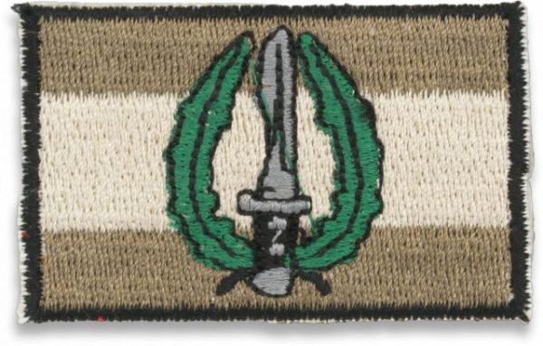 Bandera España gris con logo MOE